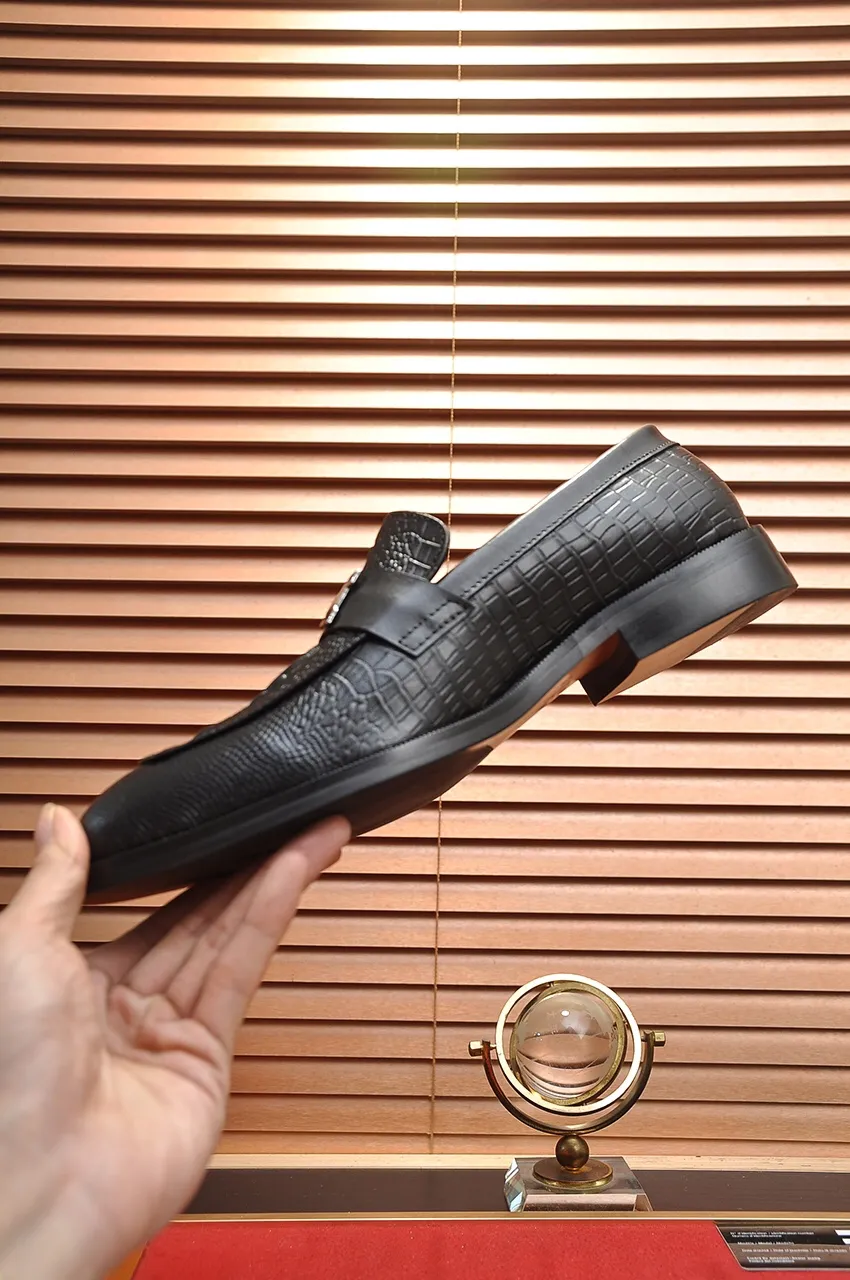 Men's shoes💰460💶[HERMES] (sheepskin lining)🍀Italian top luxury🍀He does not pursue novel styles and gorgeous colors, but attracts the favor of successful men with his flawless, elegant and classic style. Formal leather shoes This very comfortable, simple and stable style allows you to easily match any style! The pattern is absolutely 1:1 refined from the original case, and we strive for excellence in materials, imported cowhide + sheepskin lining💪💪💪extraordinary texture👍! .Black Brown Size: 38-45 (45 customized)